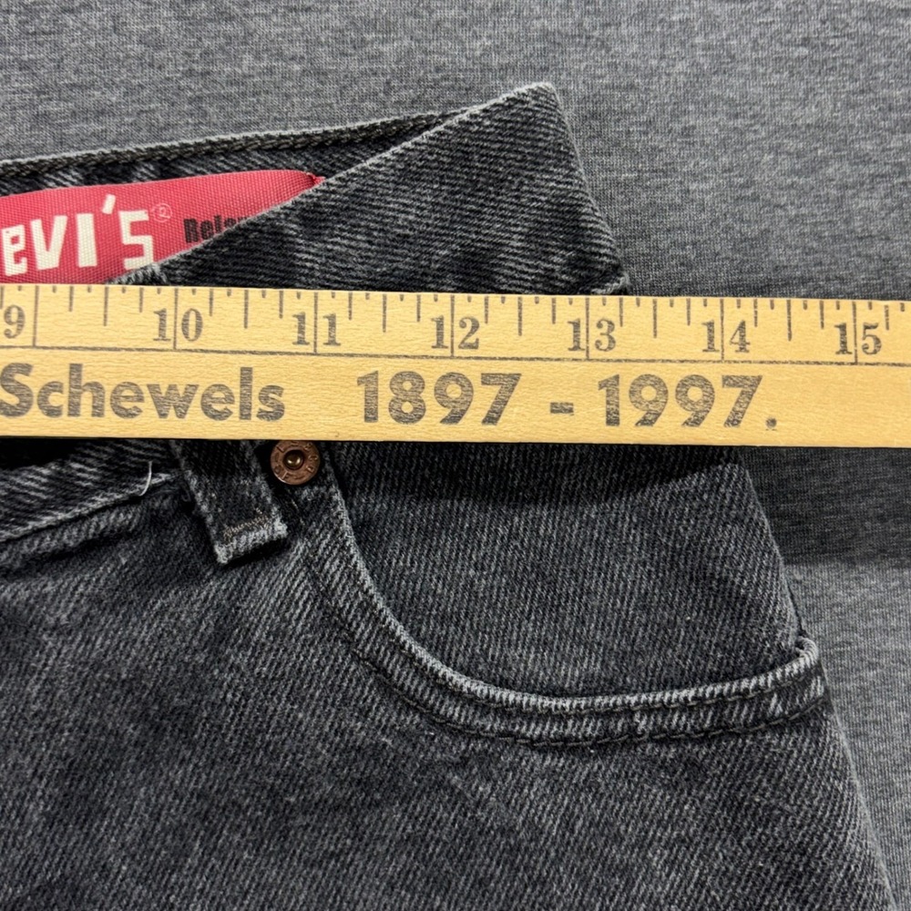 Levis Denim Shorts Womens 26 Cutoff Frayed Hem Distressed Black 550 Relaxed Fit - Picture 3 of 10
